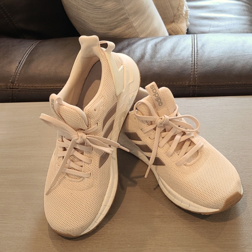 Addidas Questar Sneakers. Blush color women's size 8.5 cloudfoam